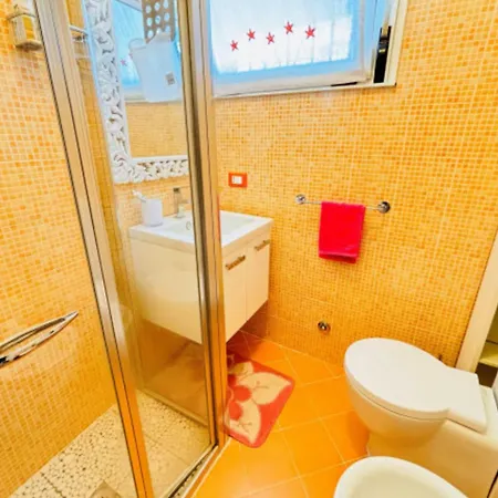 Апартаменти Bright With A Lovely Balcony