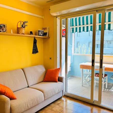 Apartment Bright With A Lovely Balcony *