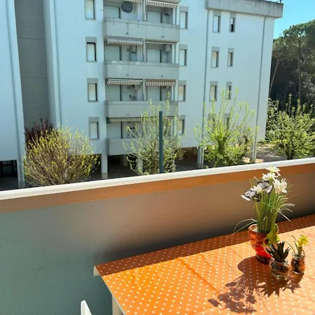 Bright With A Lovely Balcony Бібіоне