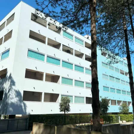 Apartament Bright With A Lovely Balcony