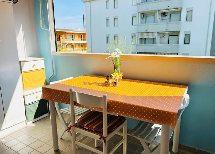 Bright With A Lovely Balcony *