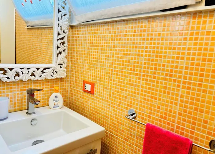 Bright With A Lovely Balcony بيبيوني