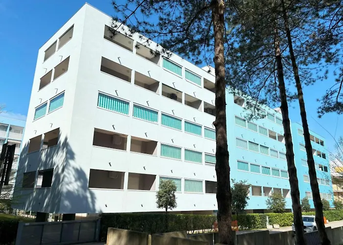 Bright With A Lovely Balcony شقة *