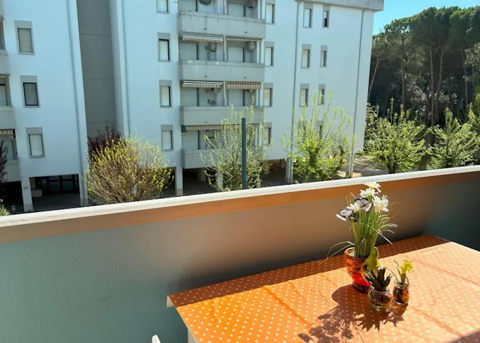 Bright With A Lovely Balcony بيبيوني