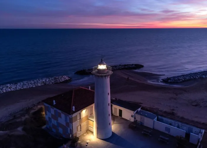 Bright With A Lovely Balcony شقة *